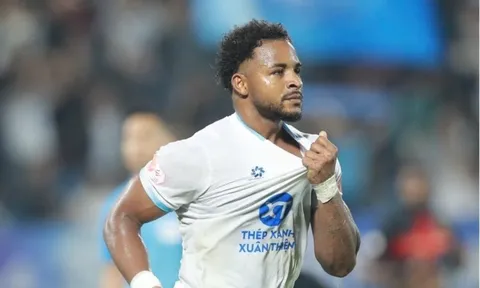 Xuân Son bỏ lỡ khó tin trong chiến thắng của CLB Nam Định