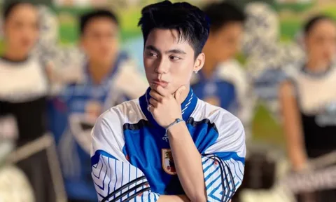 Clip bắt trọn hành động 10 điểm của MONO khi sánh đôi cùng đồng nghiệp nữ