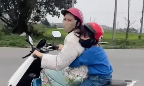 Hòa Minzy nói về khoảnh khắc ăn diện giản dị, lái xe máy chở bé Bo ở quê