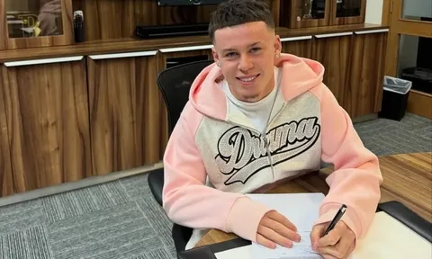 Con trai Rooney đổi đời