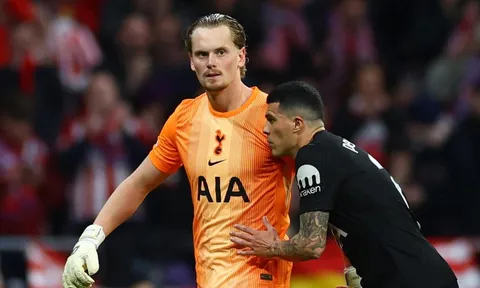 Kinsky nói gì sau 17 phút thảm họa ở Champions League?