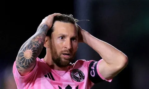 Messi chưa thể chạm mốc 900 bàn thắng như Ronaldo