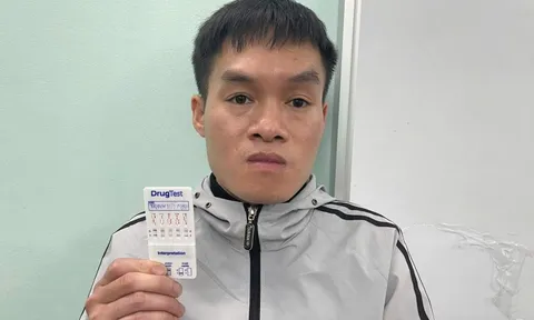 Mẹ tá hỏa khi nhận được ảnh khỏa thân của con gái 14 tuổi từ Facebook lạ