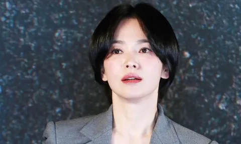 Bức ảnh Song Hye Kyo không lộ mặt nhưng vẫn gây xôn xao vì một chi tiết