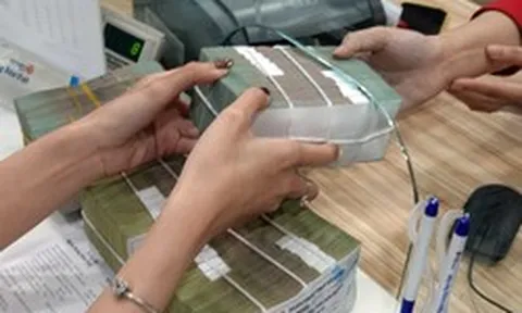 Sốt ruột vì đáo hạn toàn bộ sổ tiết kiệm 200 triệu để mua vàng