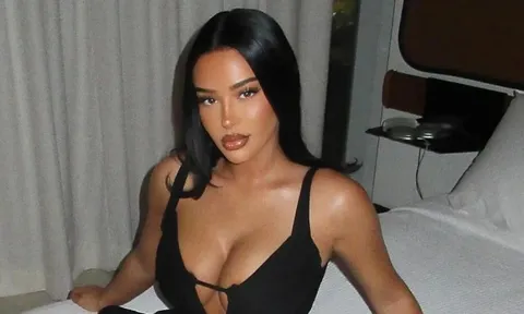 Bạn gái Bellingham gợi cảm