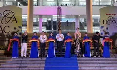 13 tác phẩm nghệ thuật tái chế gây ấn tượng tại triển lãm ‘Hoa và Rác’