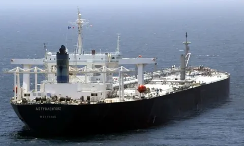 Mỹ có động thái nới lỏng đối với dầu mỏ Nga mắc kẹt trên biển trong vòng 30 ngày