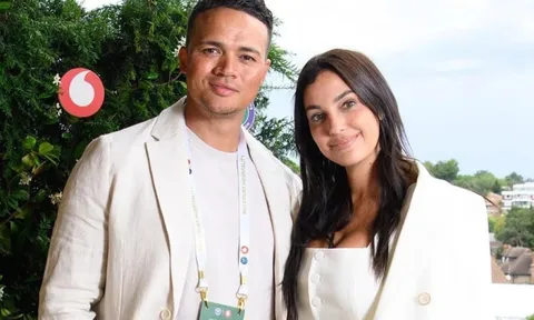 Cựu tuyển thủ Anh lụn bại vì tin nhắn nhạy cảm