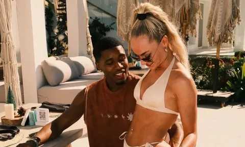 Thế khó của bạn trai 'nữ cầu thủ đẹp nhất thế giới'