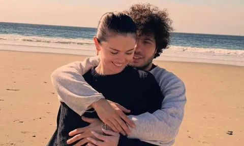 Selena Gomez khoe ảnh tình tứ bên bạn trai sau tranh cãi