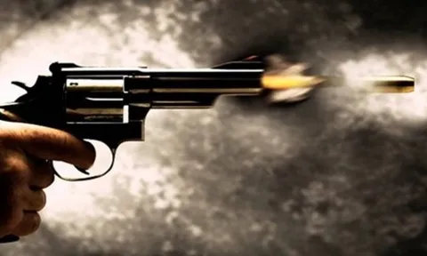 Nổ súng trong khách sạn, 3 người tháo chạy, phát hiện số tiền lớn và tang vật nghi ma túy