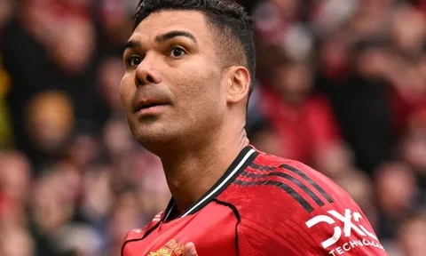 Casemiro khiến phòng thay đồ MU 'dậy sóng'
