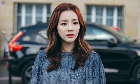 Động thái của Sandara Park sau khi bỏ theo dõi Park Bom
