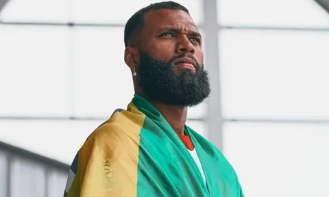 Mẹ tiền đạo Brazil bật khóc khi con lên tuyển