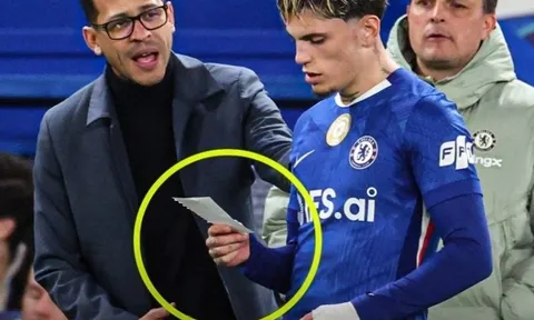 Mảnh giấy gây chú ý của Garnacho