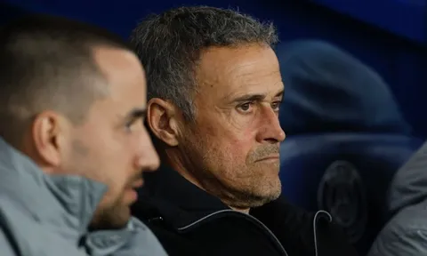 Phản ứng của Enrique về khả năng đến MU