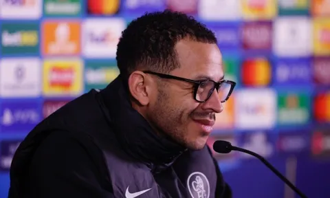 Chelsea tìm ra người làm lộ đội hình trước PSG