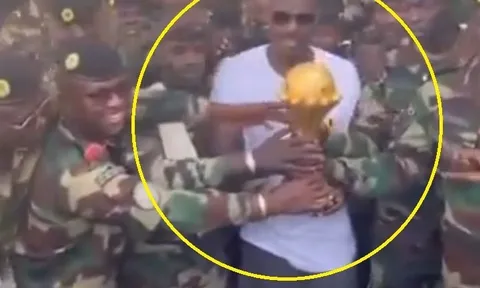 Senegal mang cúp vô địch châu Phi đến căn cứ quân sự