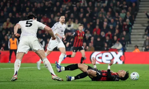 Tranh cãi dữ dội ở trận Bournemouth - MU