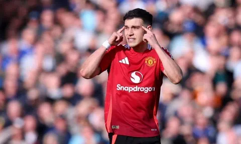 Ugarte gây phẫn nộ