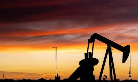 Mỹ tạm nới trừng phạt dầu mỏ Iran, dự kiến đưa 140 triệu thùng ra thị trường toàn cầu, Tehran bác bỏ