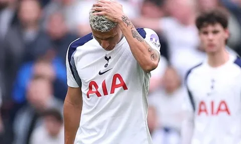 Tottenham rơi xuống đáy vực