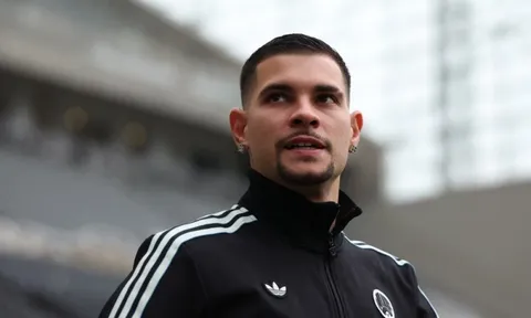 Căn bệnh khiến mục tiêu của MU phải cách ly