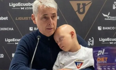 HLV đưa con trai mắc hội chứng Down đến họp báo