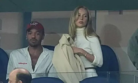 'Bạn gái tin đồn' đến xem Mbappe thi đấu