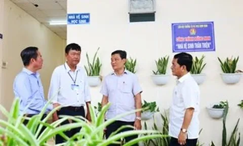 Sở GD&ĐT Cà Mau kiểm tra công trình nhà vệ sinh và nước uống sạch trường học