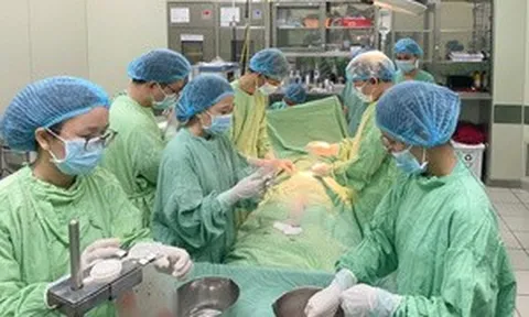 Ghép tuỷ từ chị ruột cứu bé gái ở Lào Cai bị tan máu bẩm sinh