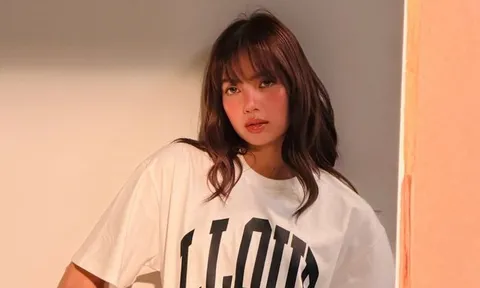 Lisa (BLACKPINK) chưng diện mốt giấu quần khiến netizen 'đỏ mặt'