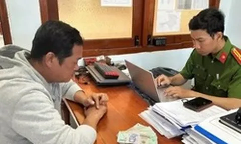 Người phụ nữ rút tiền từ ATM bị theo dõi, móc trộm 90 triệu đồng