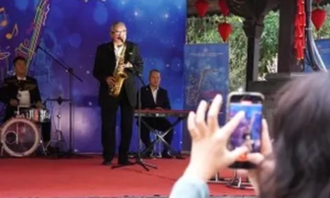 Live concert ‘Hà Nội bình yên’ tổ chức miễn phí ở phố đi bộ