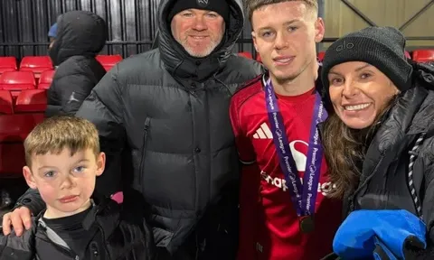 Con trai Rooney vô địch cùng đội trẻ MU