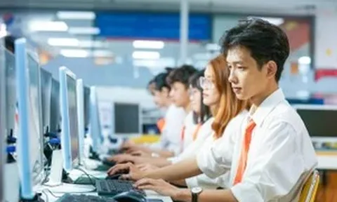 Thương mại điện tử hút thí sinh, trường đại học 'xoay trục' đào tạo sát thực tế