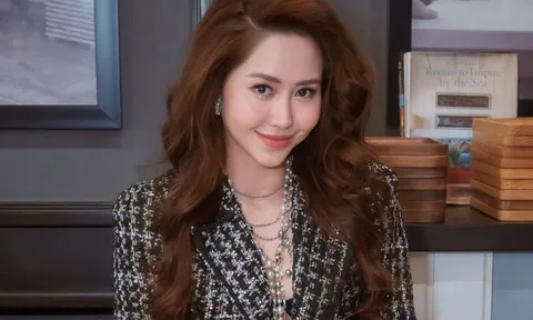 Diễn viên Tường Vi diện đồ nửa kín nửa hở, khéo khoe nội y gợi cảm ở tuổi U40