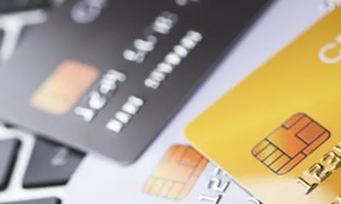 "Giả vờ" hủy thẻ tín dụng của ngân hàng