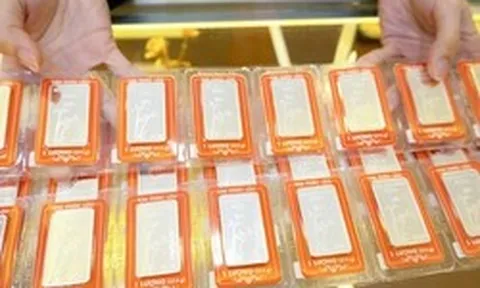 Giá bạc hôm nay 27-3: Người mua "bạc giấy" 120 triệu đồng/kg, lúc nhận chỉ còn 73 triệu đồng