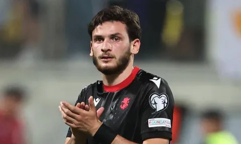 Kvaratskhelia có câu trả lời cho Arsenal