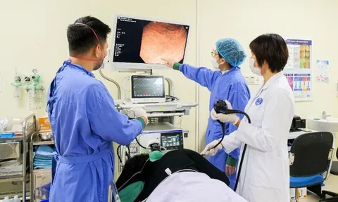 Máy nội soi phóng đại hình ảnh 150 lần giúp điều trị và phát hiện ung thư sớm đi vào hoạt động