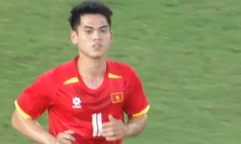 Pha xử lý gây tranh cãi của Khuất Văn Khang