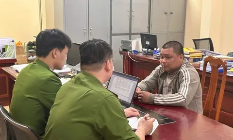 Bắt đối tượng dùng giấy chứng nhận quyền sử dụng đất giả để lừa đảo