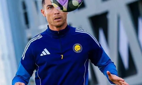 Ronaldo gây sốt khi trở lại