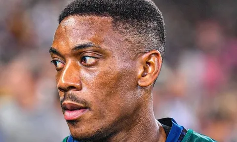 Martial bị trừng phạt