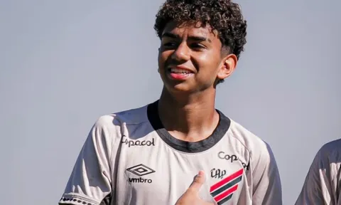 Cầu thủ gây sốt vì quá giống Yamal