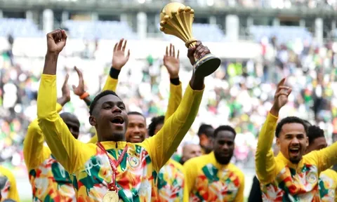 Thách thức CAF, Senegal diễu hành mừng chức vô địch châu Phi