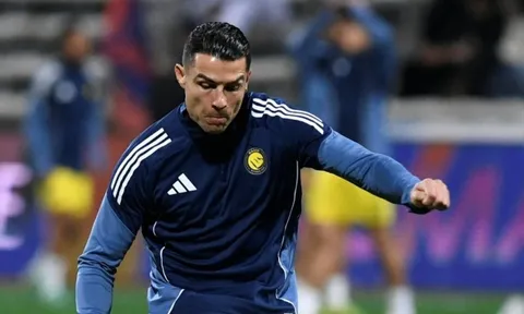 Người hâm mộ nổi giận khi Ronaldo không ra sân