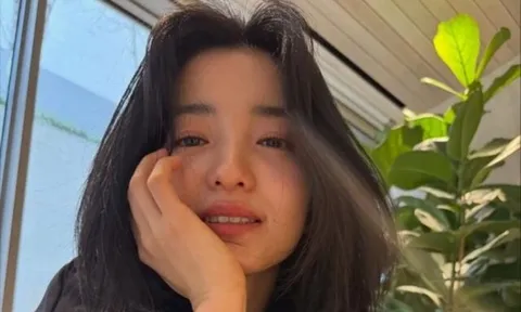 Nữ diễn viên Kim Tae Ri gây sốt với mặt mộc
